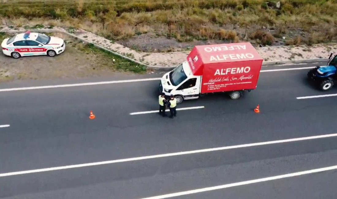 Arpaçay’da polis ve jandarma ekipleri, güvenlik önlemlerini en üst seviyeye