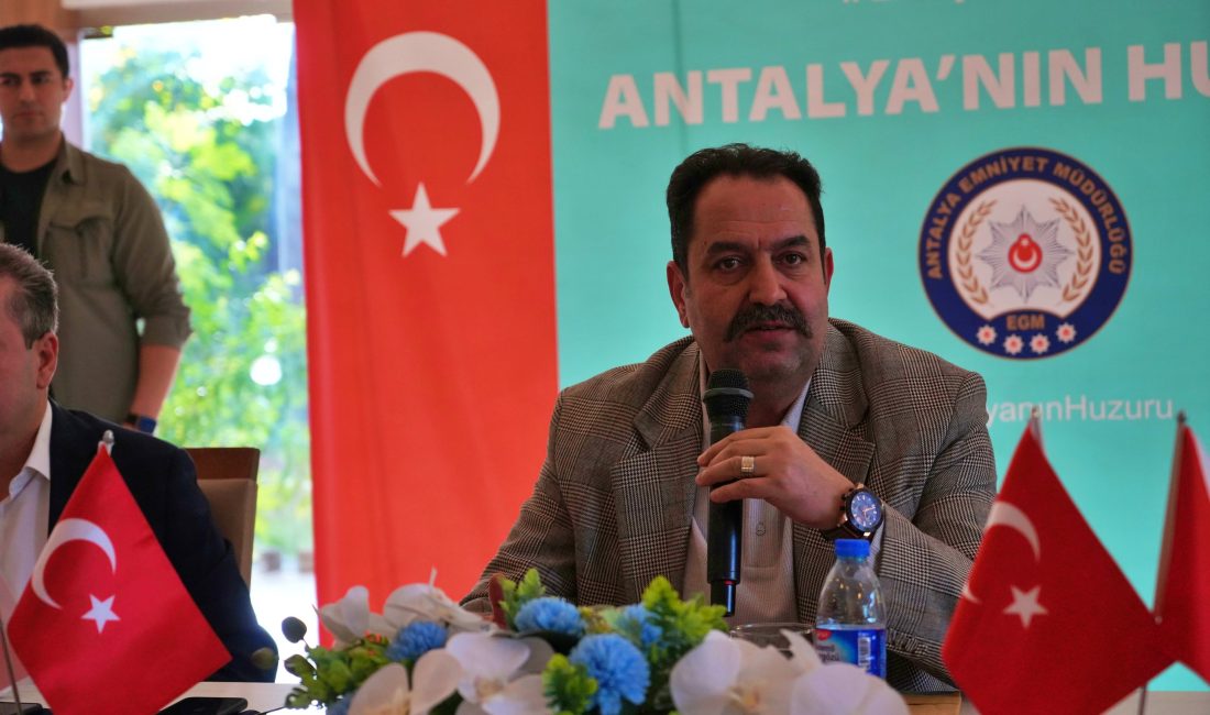 Antalya İl Emniyet Müdürü İlker Arslan, basın mensuplarıyla bir araya