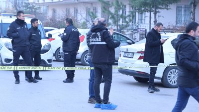Aksaray’da 2 yıl önce boşandığı eşinin babasını sokak ortasında tabancayla