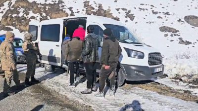 Yalova’da polis tarafından yılbaşı öncesinde gerçekleştirilen kaçak alkol operasyonunda 3