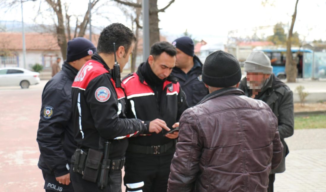 Kırıkkale’de polis ekiplerince yapılan denetimlerde 183 şahıs sorgulanırken, 4 gram
