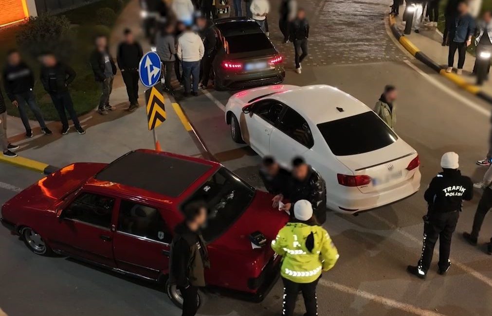 Küçükçekmece’de modifiye araç denetiminde sürücülere 258 bin 129 TL ceza