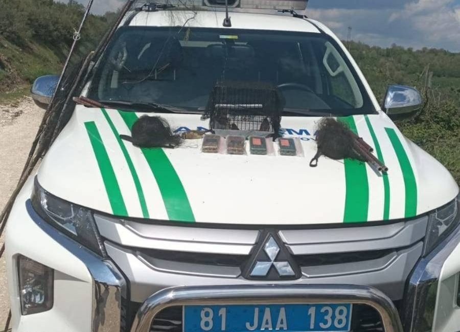 Düzce’de jandarma ekipleri tarafından ormanlık alan içerisinde yapılan kontrolde yasak