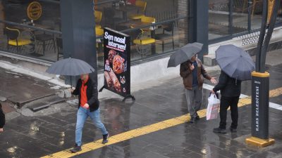 Kars’ta Nisan yağmurları etkili oluyor. Hava sıcaklığının hissedilir derecede düştüğü