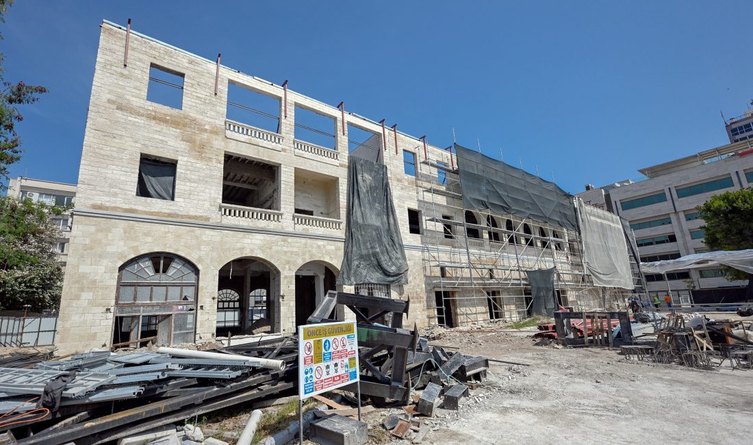 Mersin Büyükşehir Belediyesinin, kentin tarihine tanıklık eden Taş Bina’yı tarihi