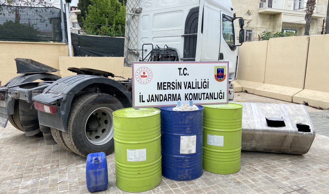 Mersin’de jandarma ekiplerinin yaptığı çalışmada tırın akaryakıt tankıyla getirilen 680