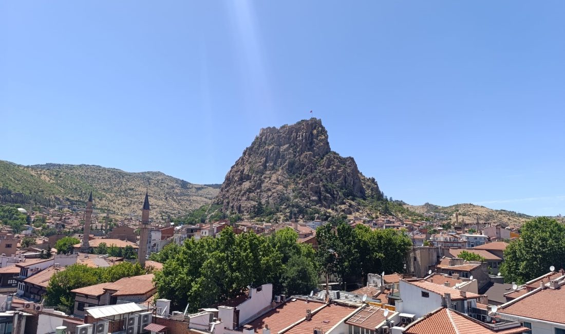 Afyonkarahisar yeni haftaya sıcak ve parçalı bulutlu bir hava ile