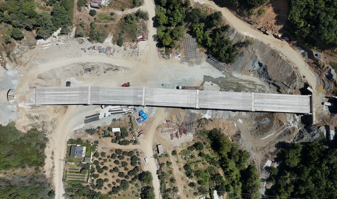 Yalova-Armutlu kara yolu yapım çalışmaları çerçevesinde Çınarcık’a bağlı Esenköy beldesindeki