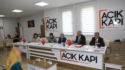 Kars Valisi Ziya Polat, Halk Günü Toplantıları kapsamında vatandaşları ağırladı.