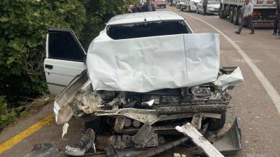 Manisa’nın Gördes ilçesinde iki aracın kafa kafaya çarpışması sonucu meydana