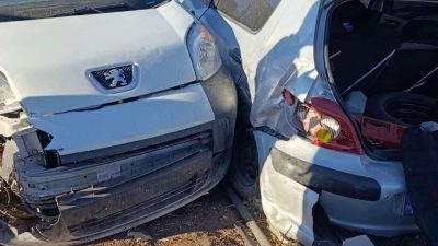 Siirt'in Kurtalan ilçesinde iki otomobilin çarpışması sonucu meydana gelen trafik