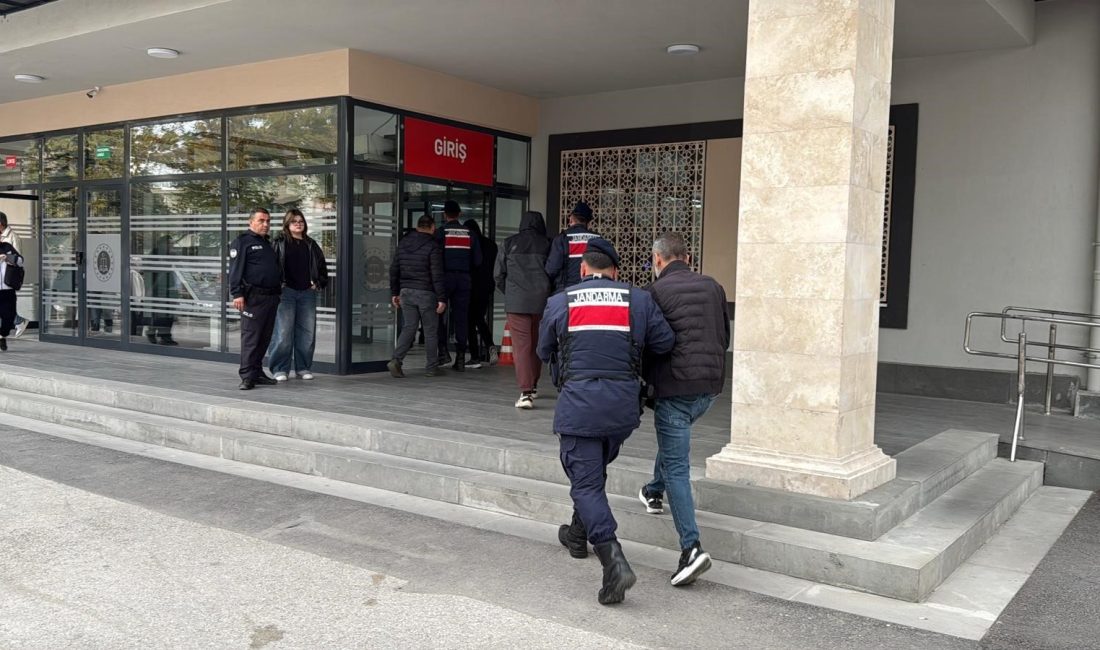 Afyonkarahisar merkezli 6 kentte jandarma tarafından telefon dolandırıcılarına yönelik gerçekleştirilen