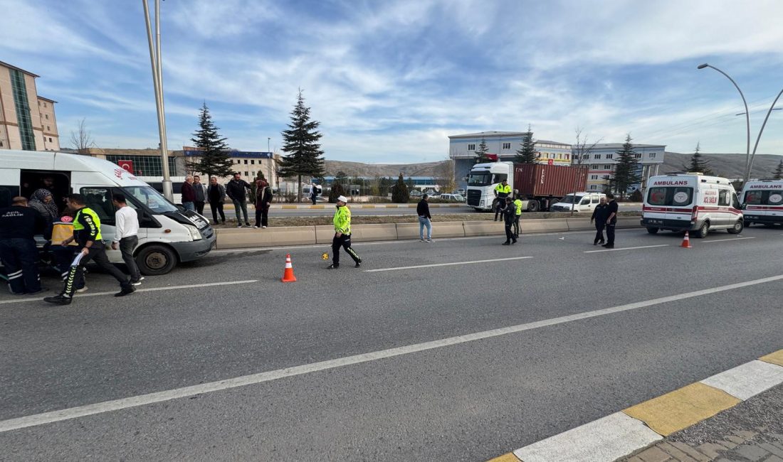 Minibüsün çarptığı yaşlı adam yaralandı