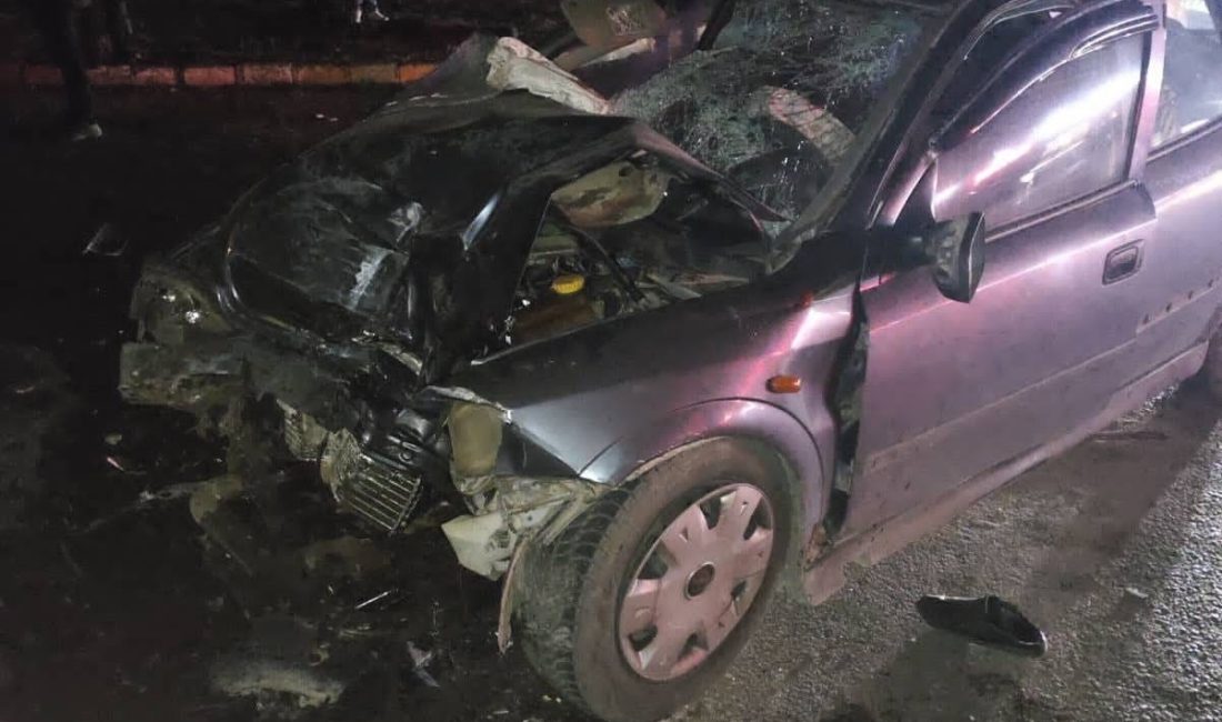 Afyonkarahisar'da otomobil ile otobüsün çarpışması sonucu meydana gelen trafik kazasında