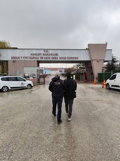FETÖ’ye üye olmaktan aranan şahsı polis yakaladı