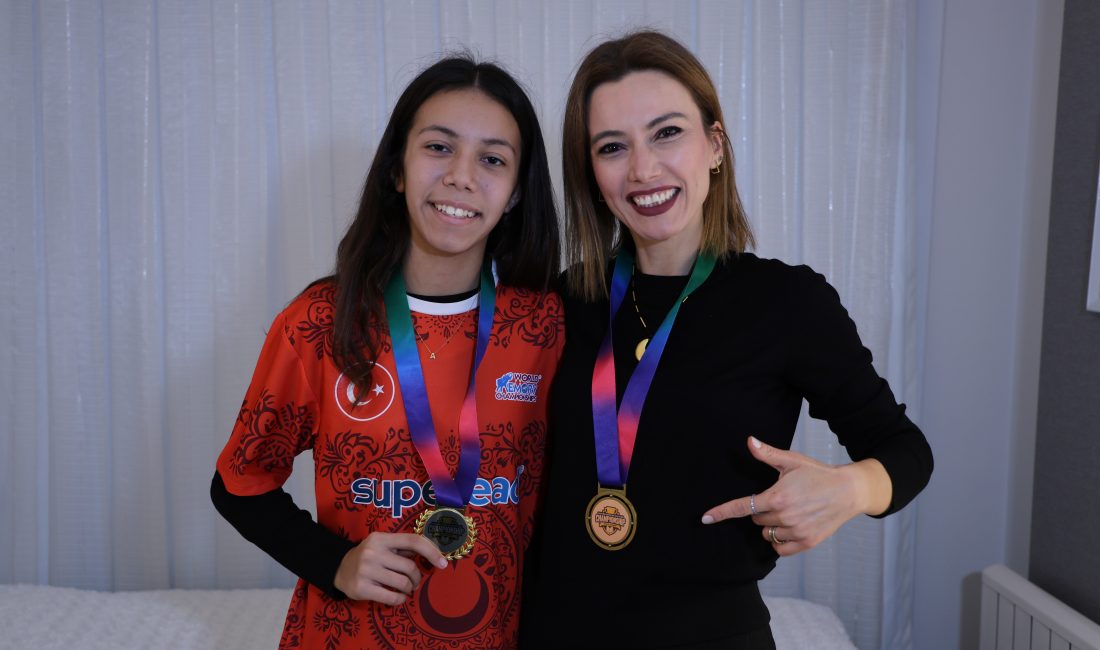 Adanalı anne ile kızı aldıkları hızlı okuma eğitiminin ardından Vietnam'da