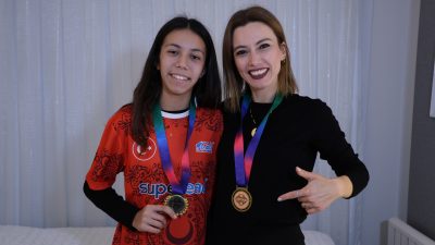 Adanalı anne ile kızı aldıkları hızlı okuma eğitiminin ardından Vietnam'da