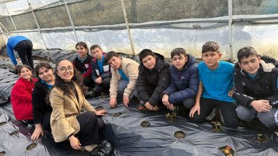 Manisa’nın Gördes ilçesinde hayata geçirilen "Sevgimizi Seramızda Büyütüyoruz" projesi kapsamında