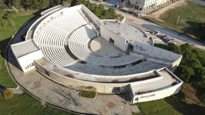 Muğla Büyükşehir Belediyesi Prof.Dr.Şadan Gökovalı Açık Hava Tiyatrosu’nu yenileme çalışmalarını