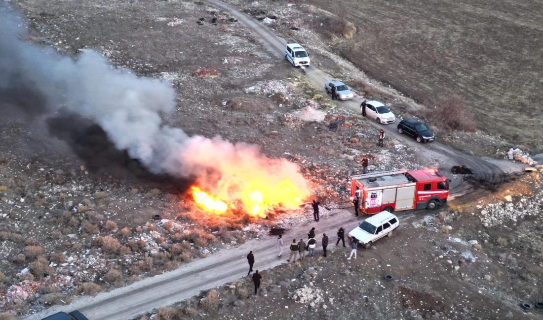 Karaman'da boş arazide çıkan yangını itfaiye söndürdü
