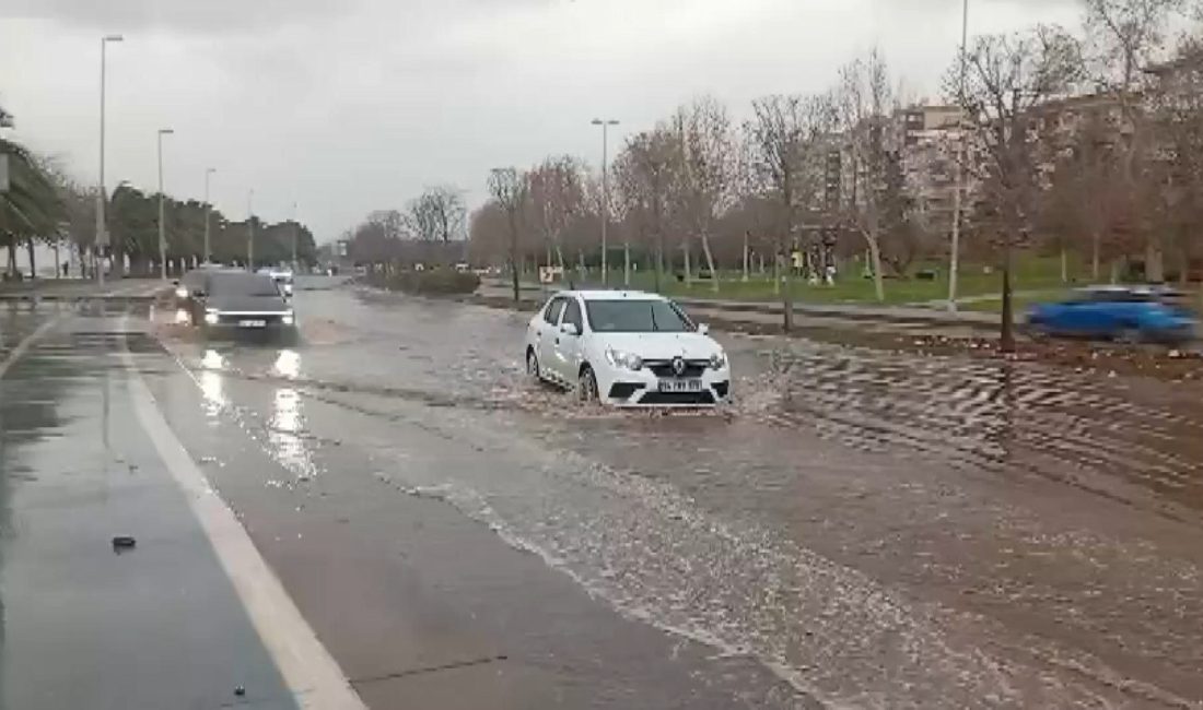 Sabah saatlerinden itibaren İstanbul genelinde etkili olan kuvvetli yağış ve