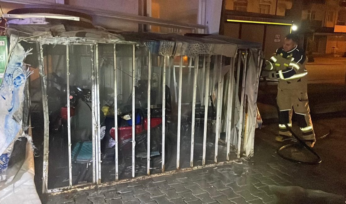 Karaman'da şarja bırakılan 3 elektrikli bisiklet yanarak kullanılamaz hale geldi.