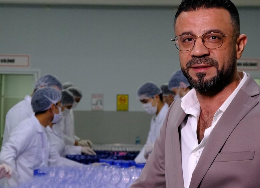 Saç dökülmesiyle mücadelede yeni bir dönemin kapılarını aralayan URAW Kozmetik;