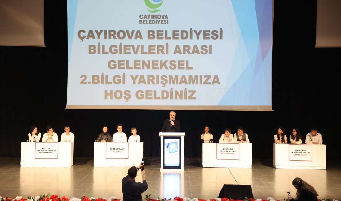 Çayırova'da belediye bünyesindeki bilgi evlerinde eğitim gören 8. sınıf öğrencileri