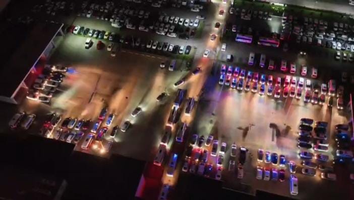 Bursa'da 700 polisle şafak operasyonu...Camdan uyuşturucuyu böyle atmak istedi