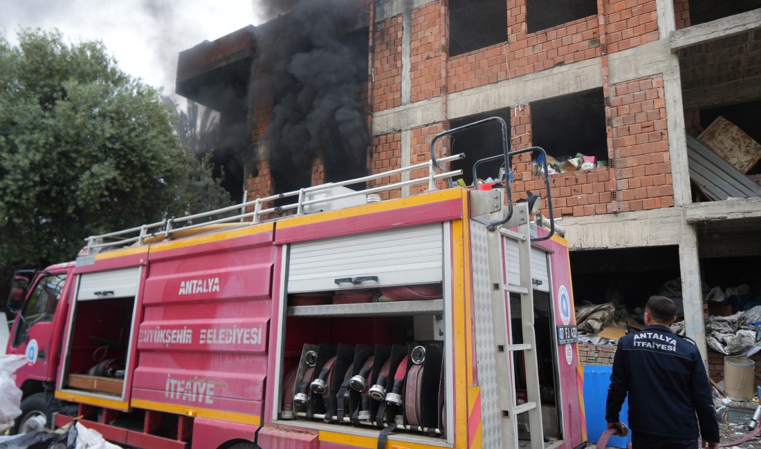 Antalya'nın en eski yerleşim yerlerinden biri olan Balbey Mahallesi'nde metruk