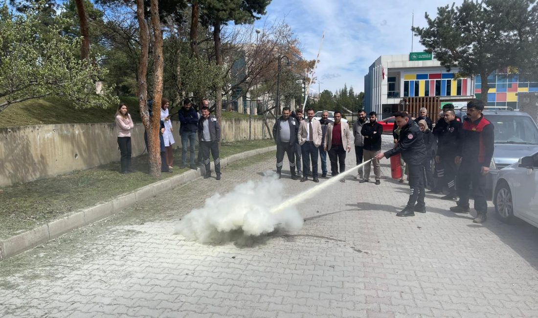 Sungurlu Belediyesi İtfaiye Müdürlüğü ekipleri tarafından Sungurlu Devlet Hastanesi personeline
