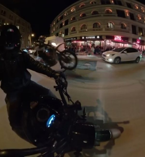 Eskişehir'de motosikletinin önünü kaldırarak sosyal medyada paylaşım yapan sürücüye 49