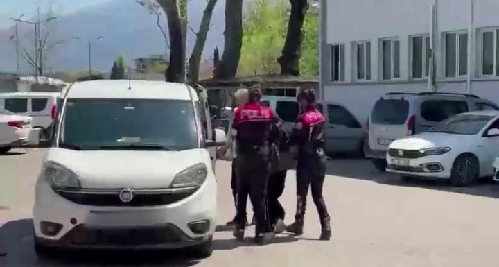 Bursa'da sosyal medyada canlı yayın sırasında yaşanan tartışma bıçaklı kavgaya