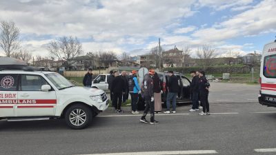 Bingöl'de iki hafif ticari aracın karıştığı trafik kazasında 7 kişi