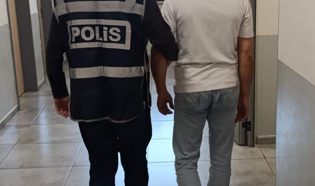 Antalya'da kendisini başkomiser ve cumhuriyet savcısı olarak tanıtarak bir vatandaşı