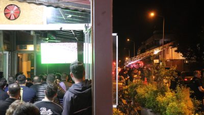 Sakarya’nın Serdivan ilçesinde park halindeki araçların bulunduğu noktada çıkan yangın,