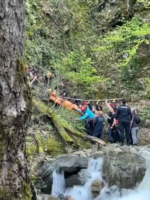 Bursa'nın Yıldırım ilçesinde dere yatağında erkek cesedi bulundu. Bulunan kişinin