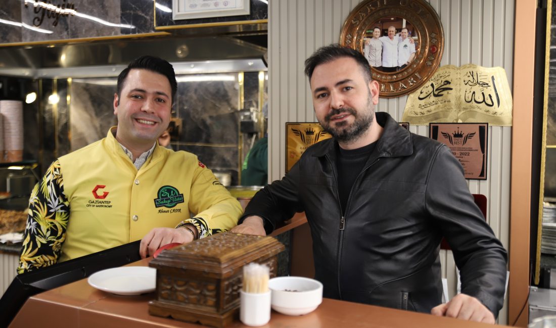 Gaziantep'te babalarının 1972 yılında kurduğu lokantayı işleten İbrahim ve Ahmet