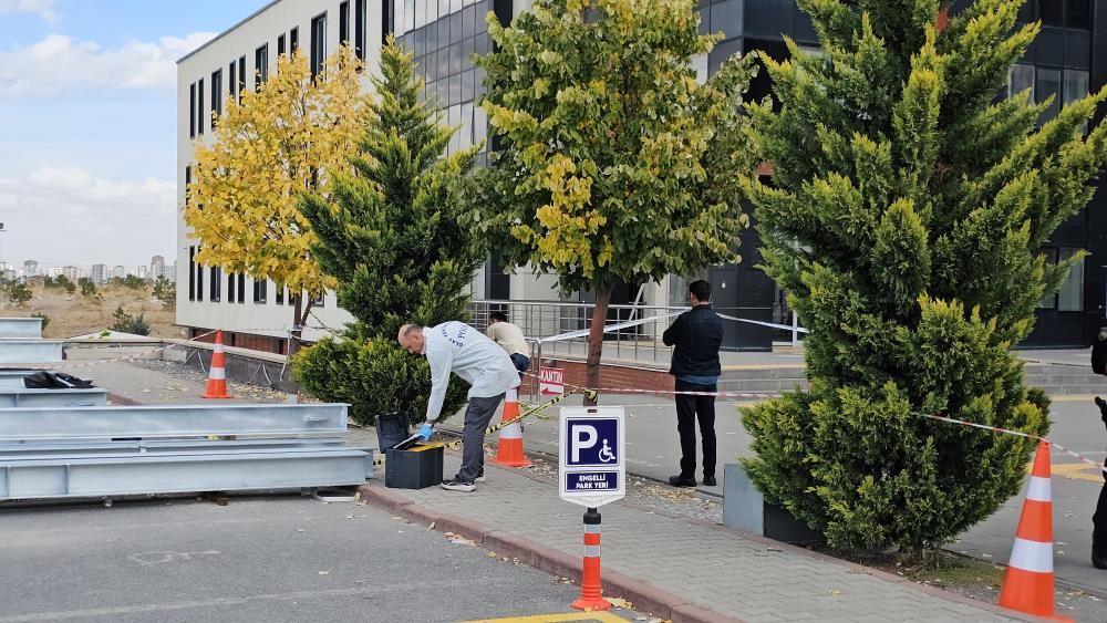 Kayseri'de eski eşini okuduğu fakültenin önünde pompalı tüfekle vurarak öldürmekten