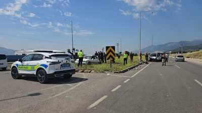 Gaziantep'in İslahiye ilçesinde 2 otomobilin çarpışması sonucu 1 kişi yaralandı.