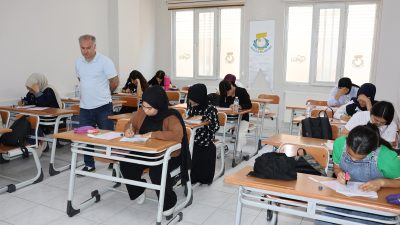 Haliliye Belediyesi, üniversite hayali kuran gençleri eğitim alanındaki destekleriyle yalnız
