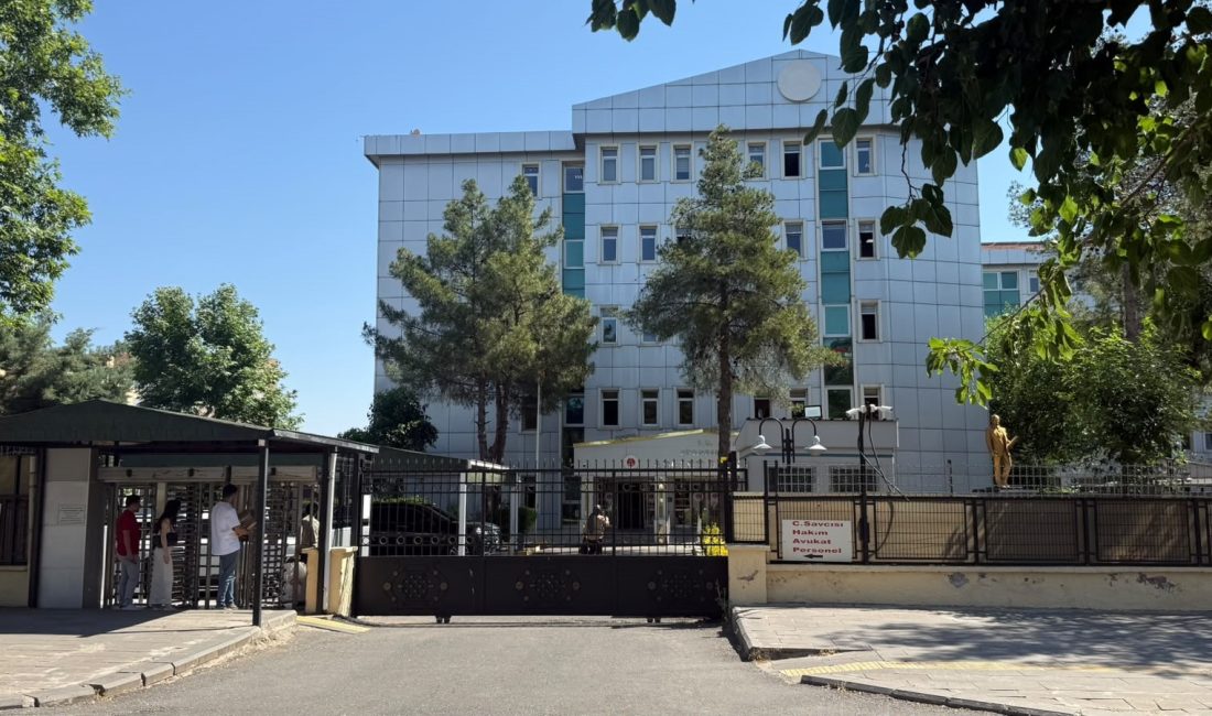 Diyarbakır'da 8 yaşındaki Narin Güran cinayetine ilişkin 15 kişinin yargılandığı