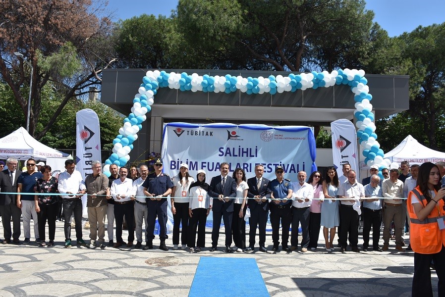 Manisa'nın Salihli ilçesinde, TÜBİTAK 4006 Bilim Fuarları Destekleme Programı kapsamında